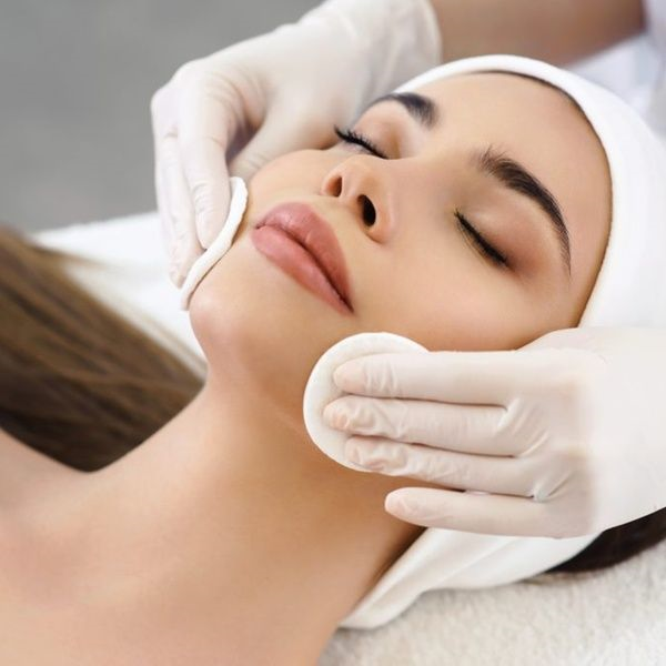 پاکسازی صورت با پیله ابریشم